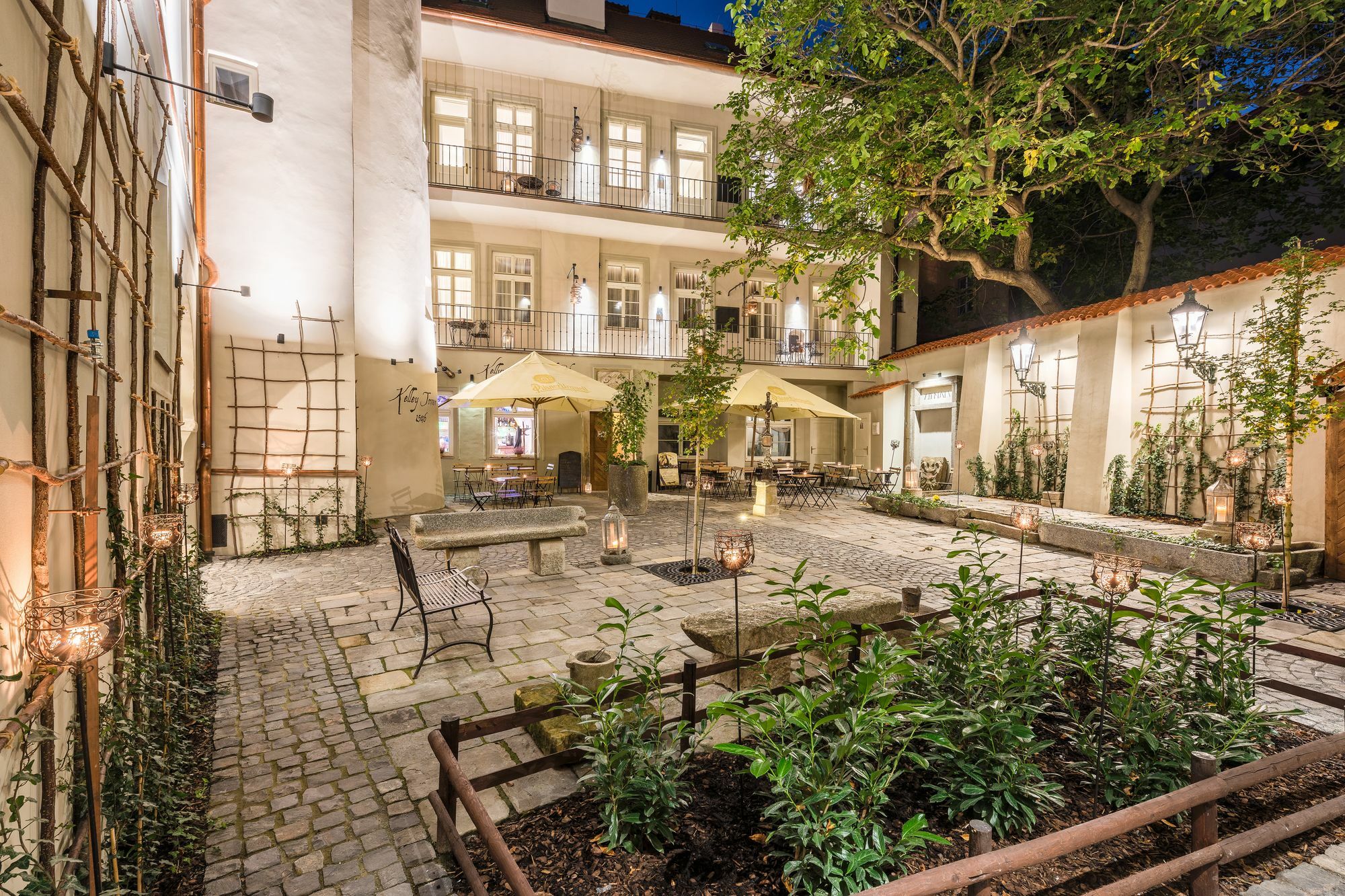 Mooo By The Castle Aparthotel Prague Exterior photo
